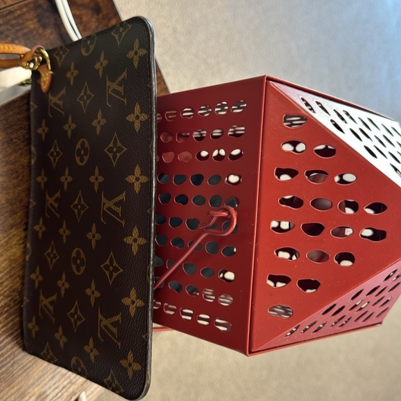 LV Monogram Neverful MM GM Pochette Pivoine | Tan Interior - Picture 8 of 16